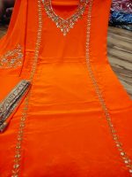 Natural crepe allover suit  555000032